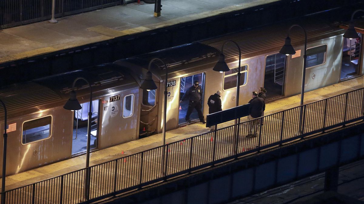 Střelba v newyorském metru: jeden mrtvý, pět zraněných